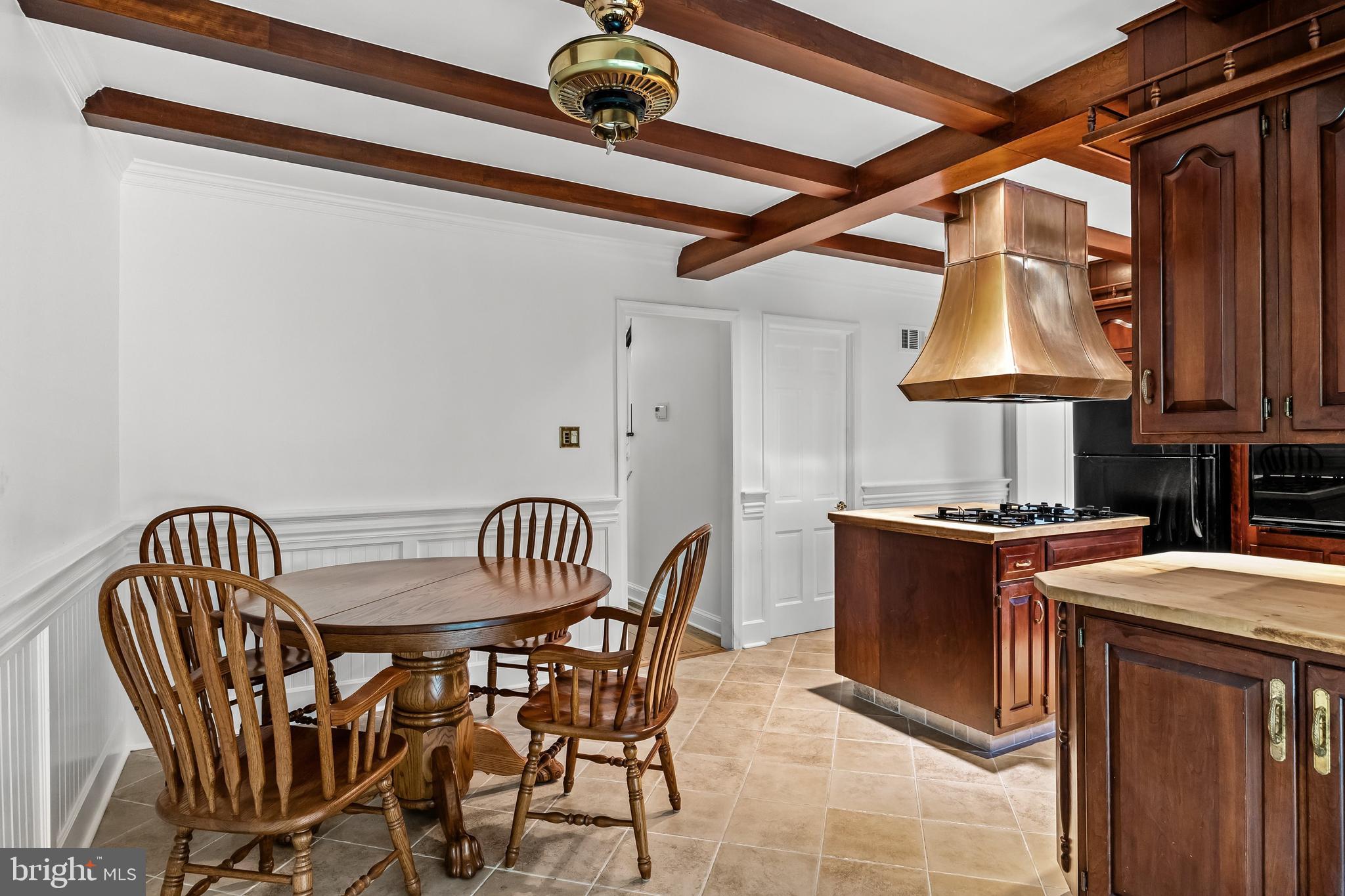 305 CARRIAGE HOUSE LANE