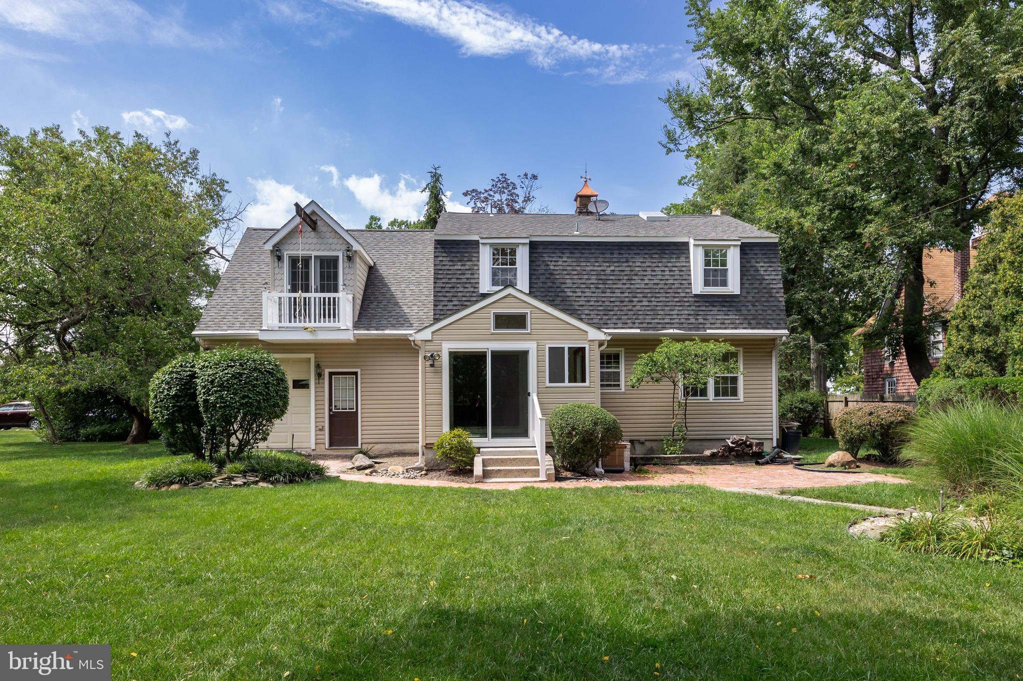 305 CARRIAGE HOUSE LANE