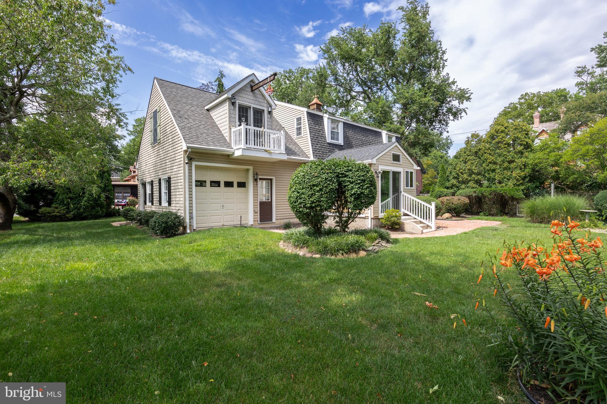 305 CARRIAGE HOUSE LANE