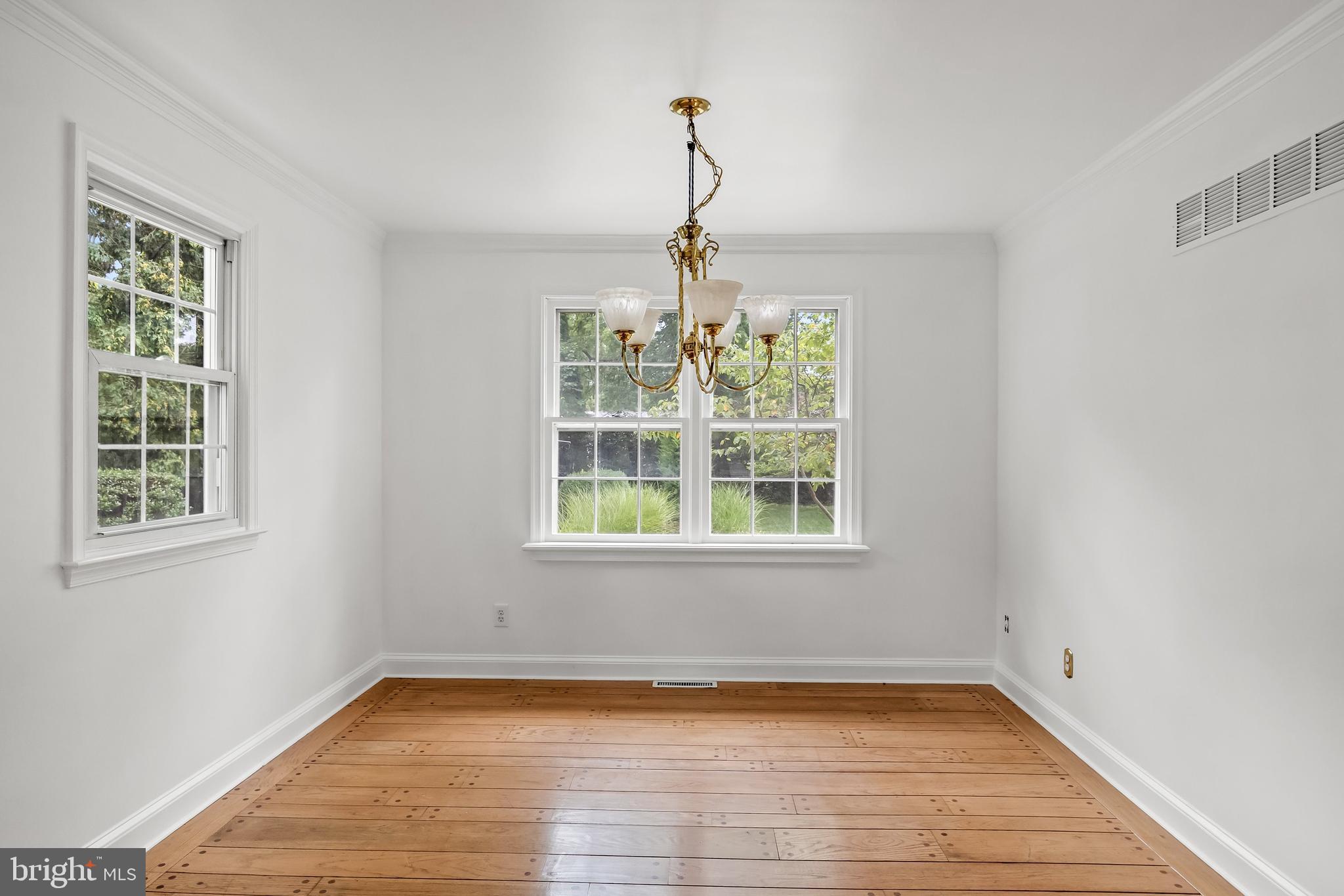 305 CARRIAGE HOUSE LANE