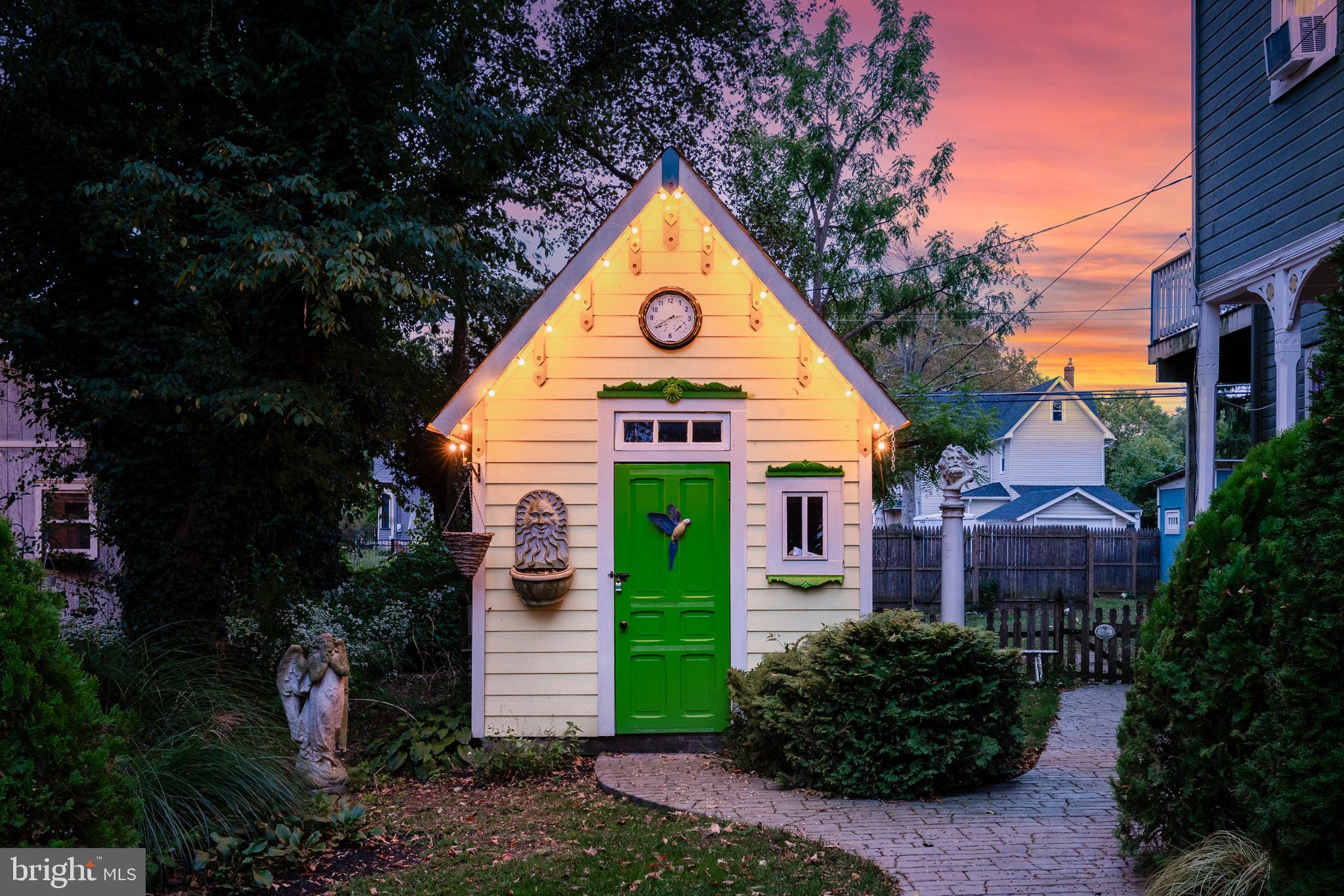 408 Lippincott AVENUE