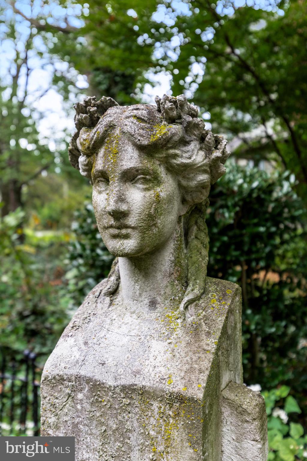 408 Lippincott AVENUE