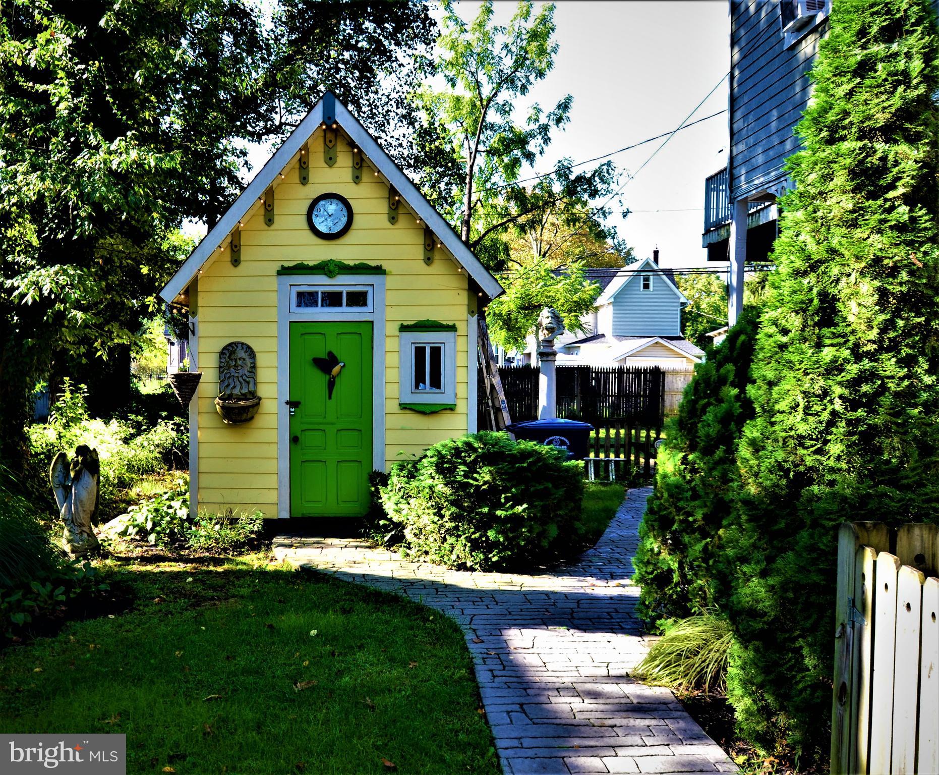 408 Lippincott AVENUE