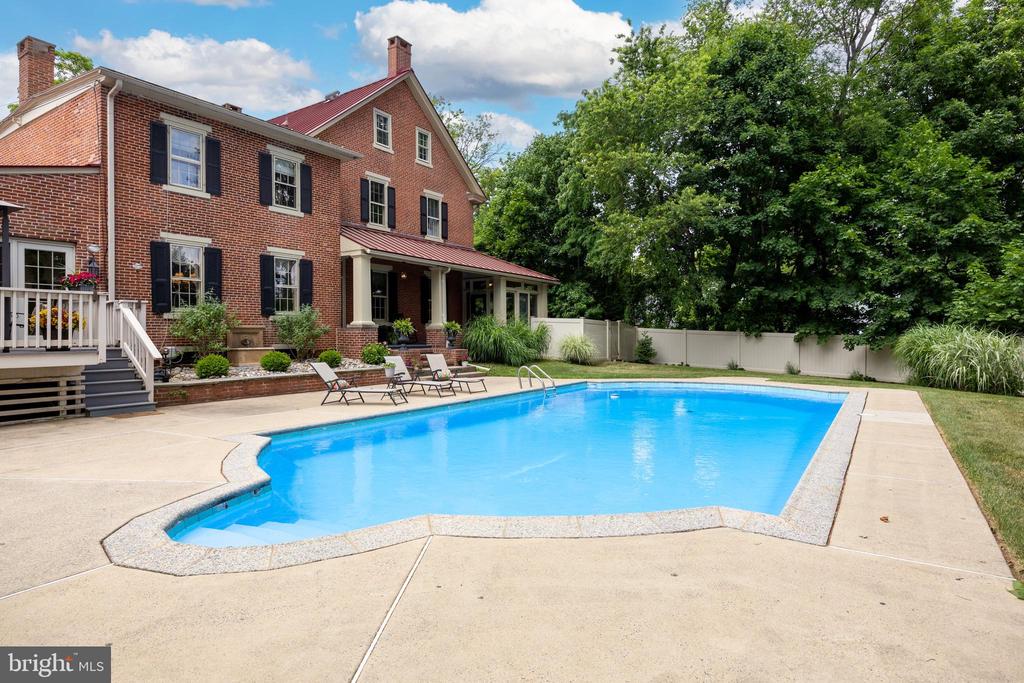 1002 Morgan Ave