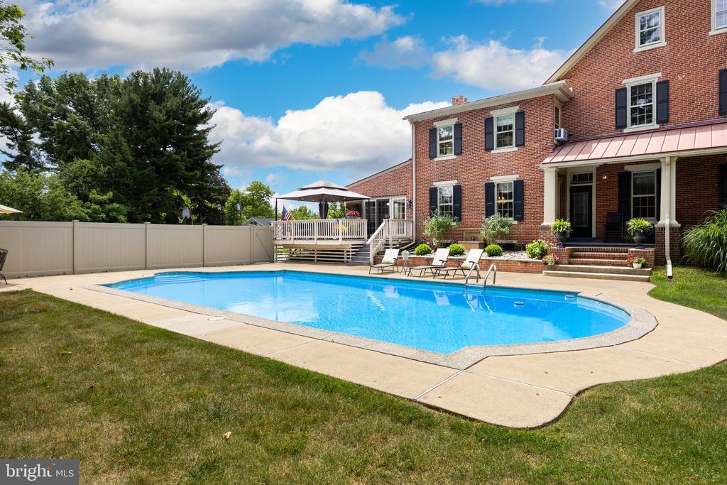 1002 Morgan Ave