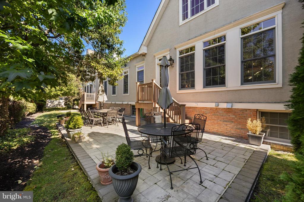 5 COLLINS MILL COURT