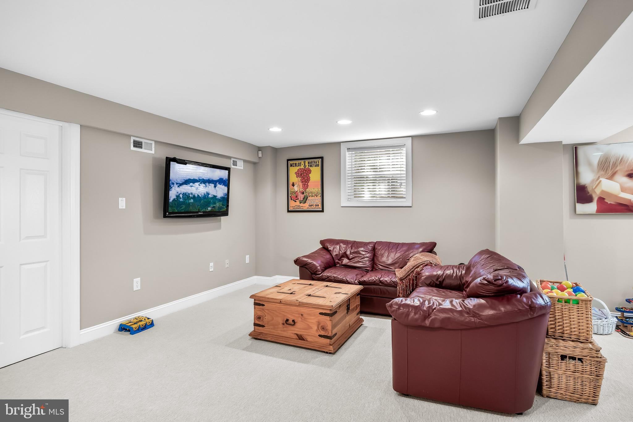 5 COLLINS MILL COURT
