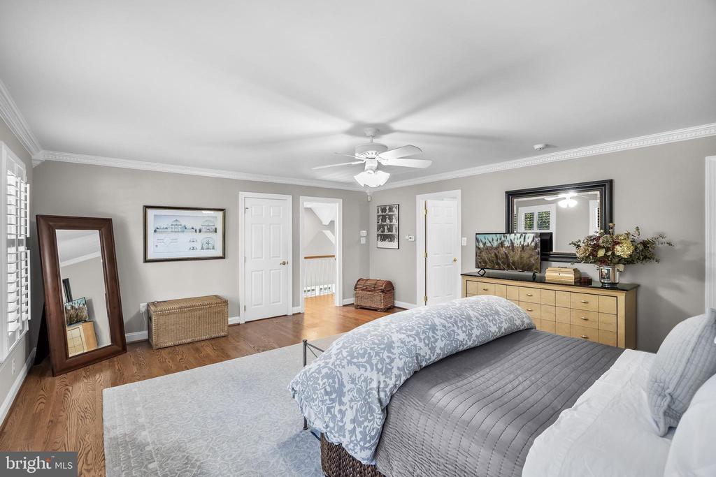 5 COLLINS MILL COURT