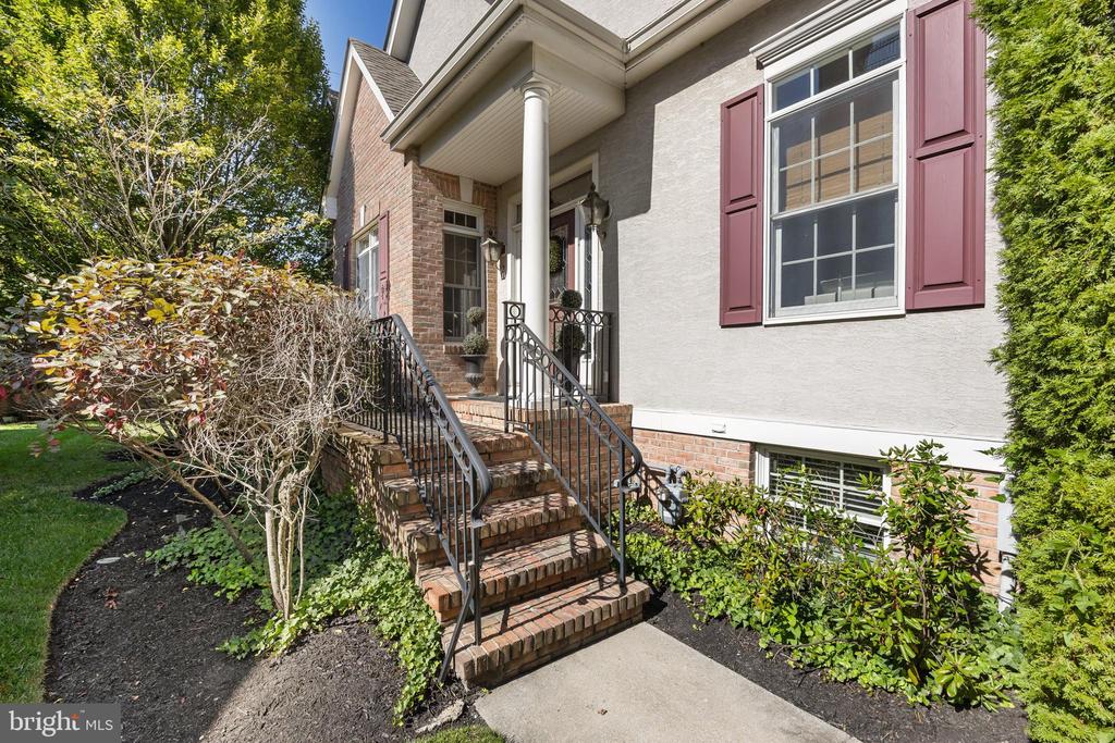 5 COLLINS MILL COURT