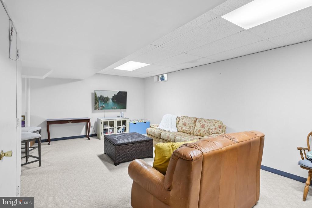 18 CARRIAGE DR.