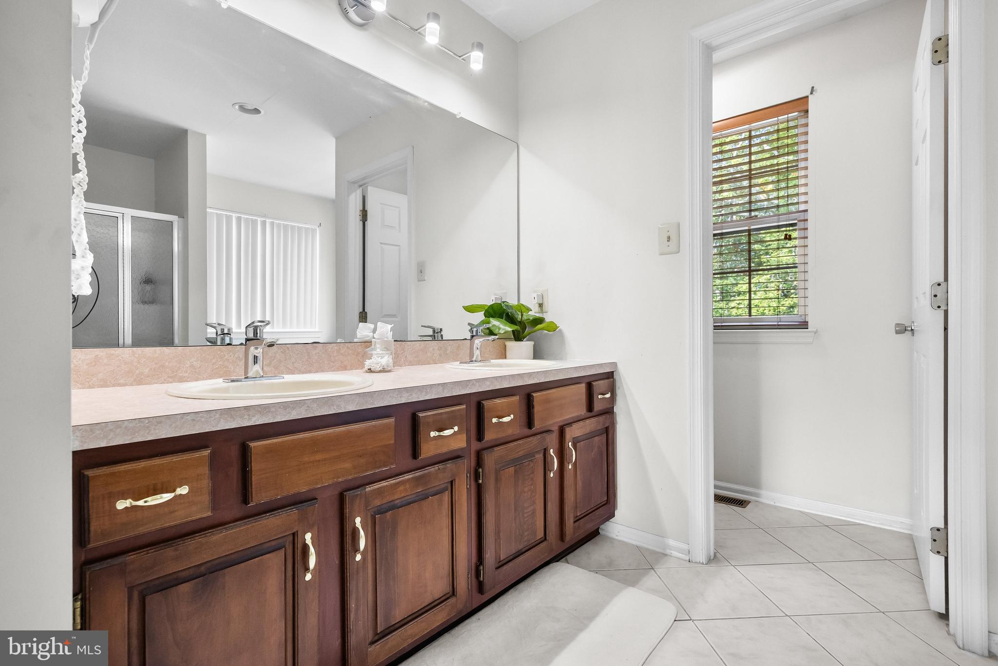 18 CARRIAGE DR.