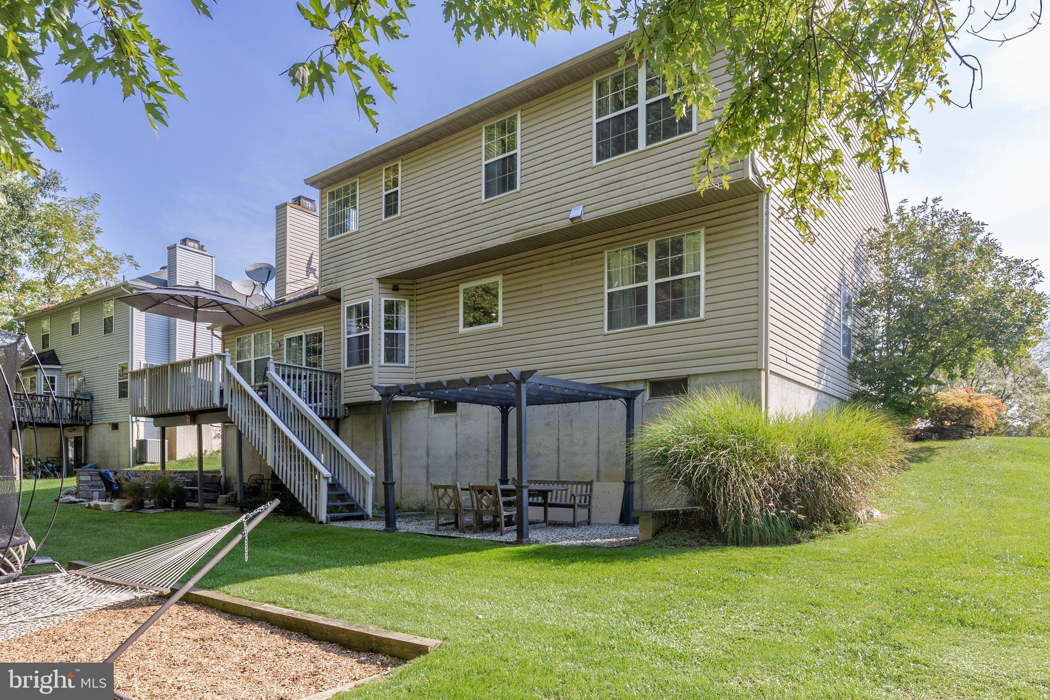 18 CARRIAGE DR.