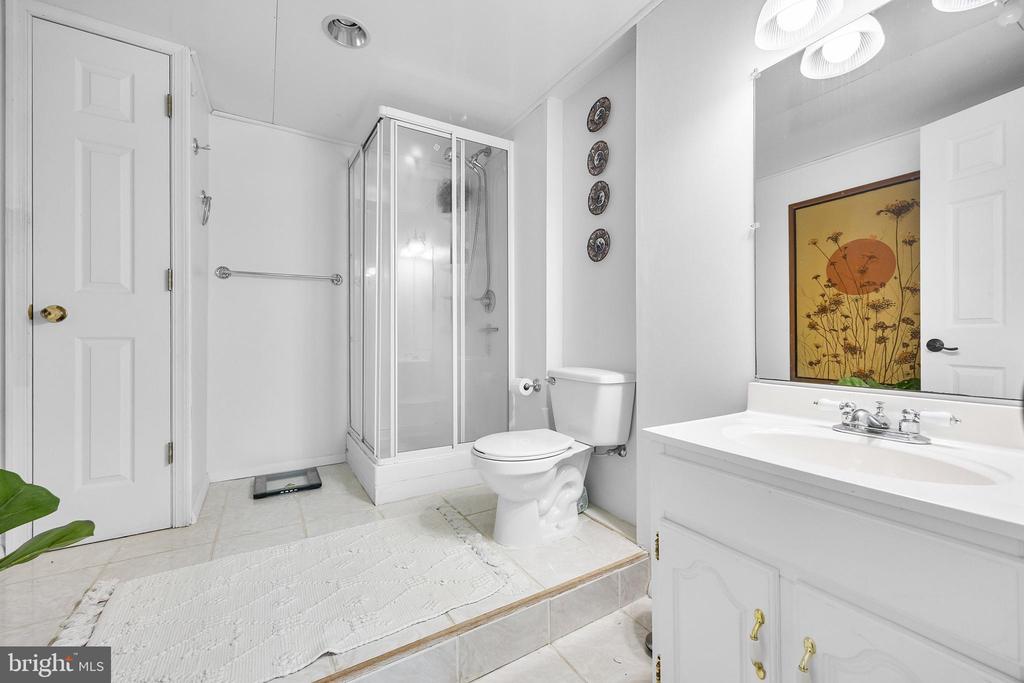 18 CARRIAGE DR.