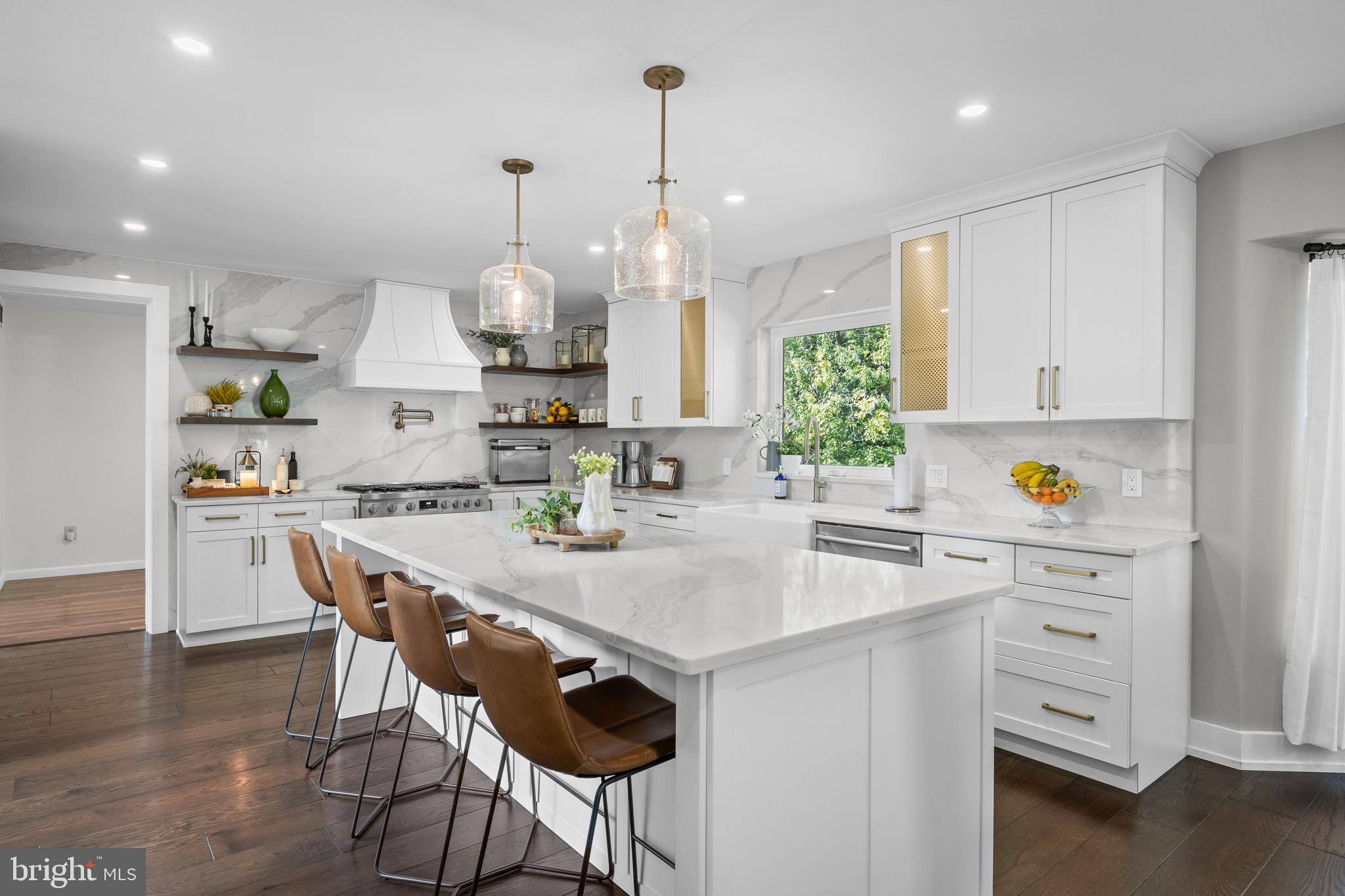 18 CARRIAGE DR.