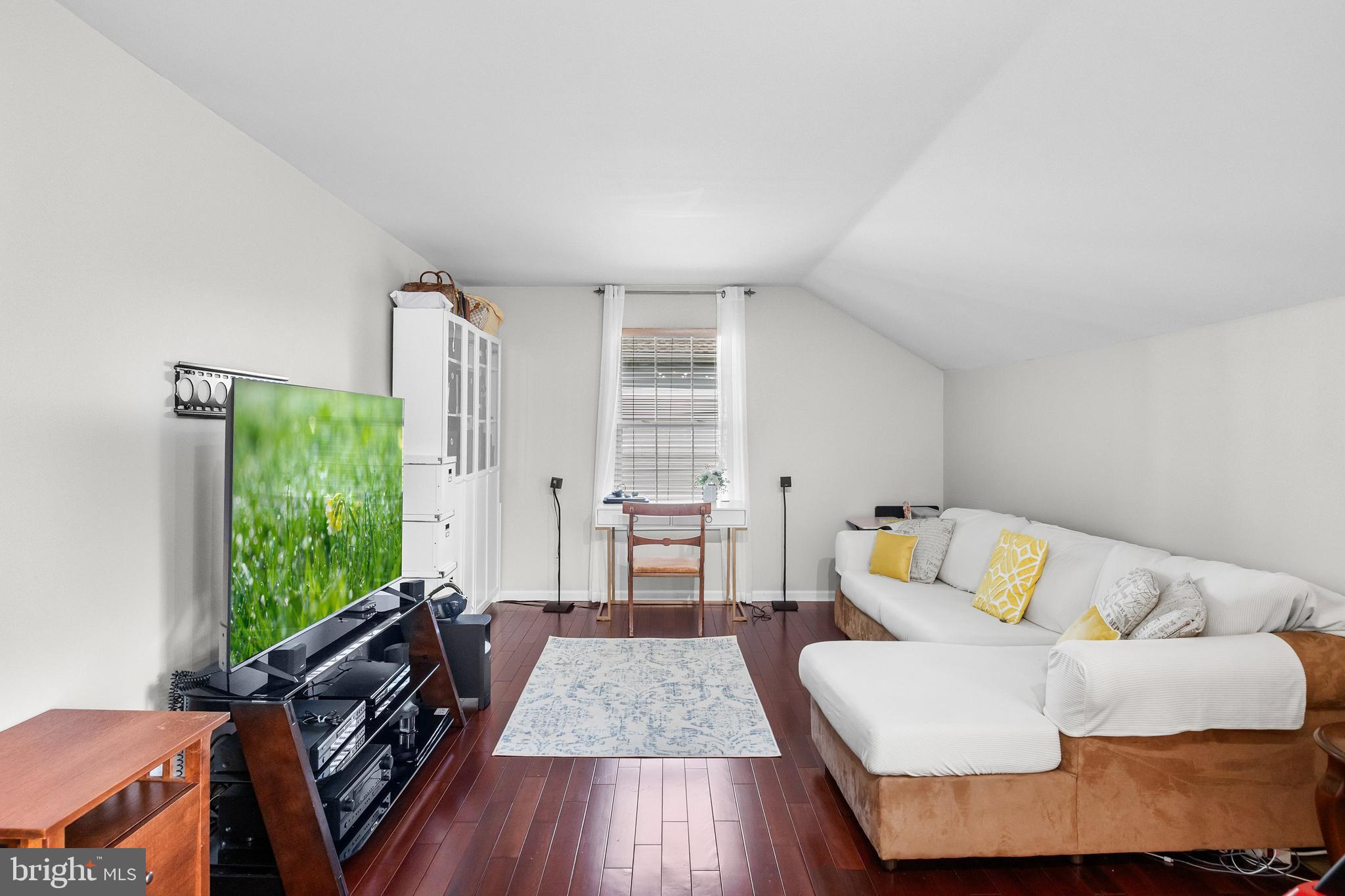 18 CARRIAGE DR.