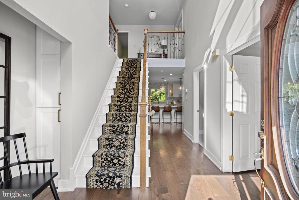 18 CARRIAGE DR.