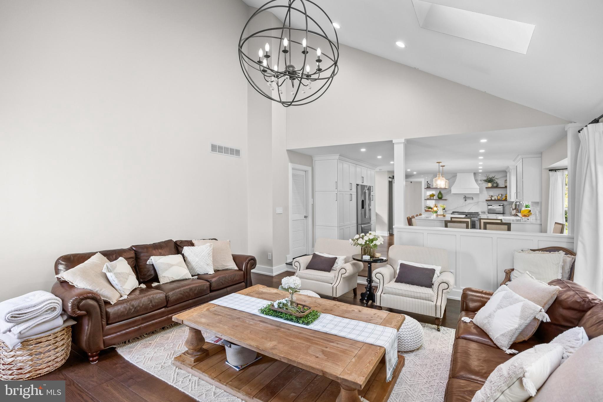 18 CARRIAGE DR.
