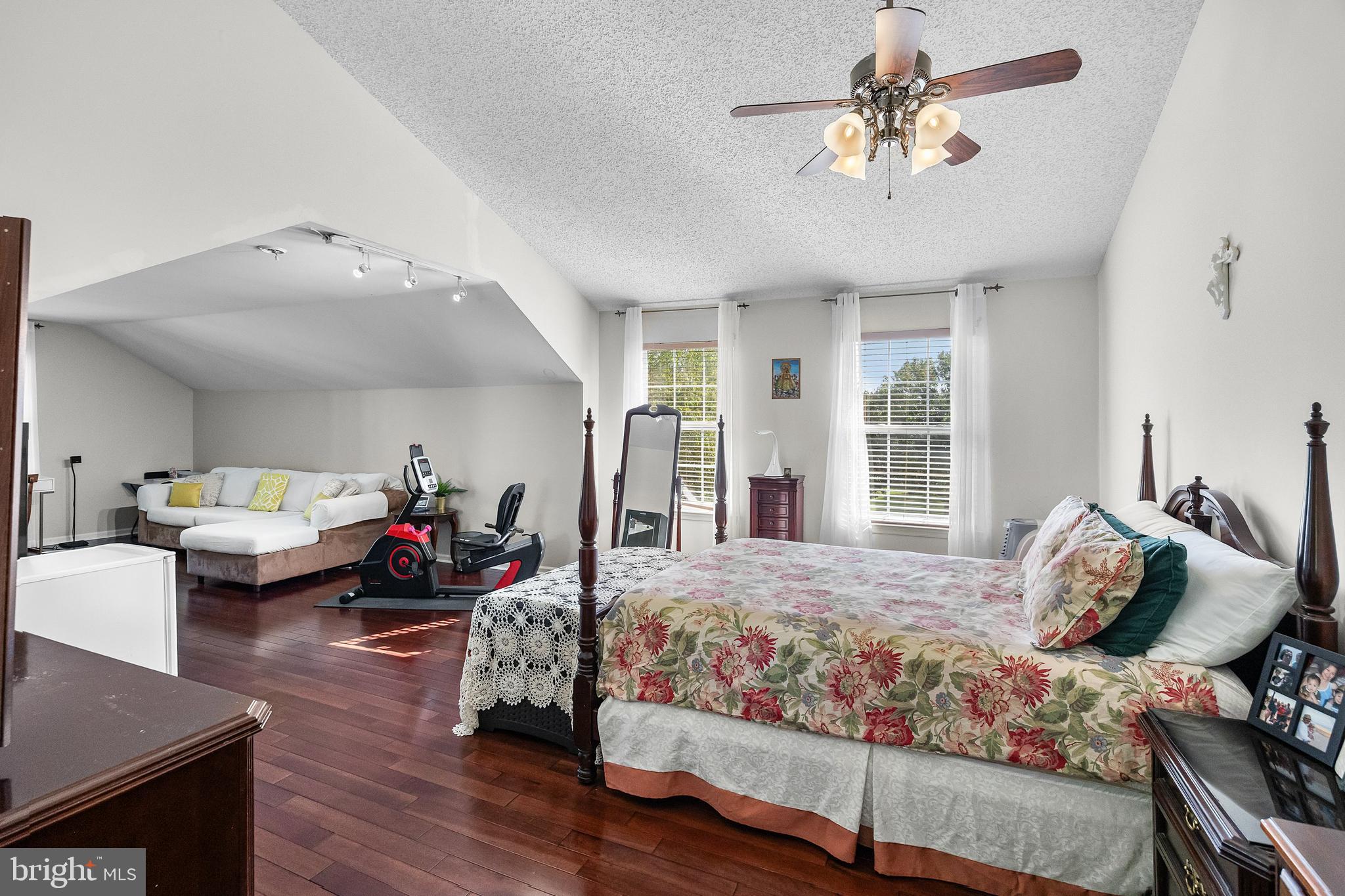 18 CARRIAGE DR.