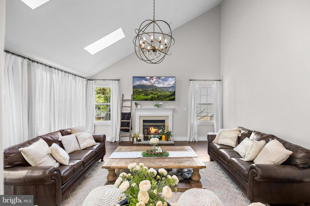 18 CARRIAGE DR.
