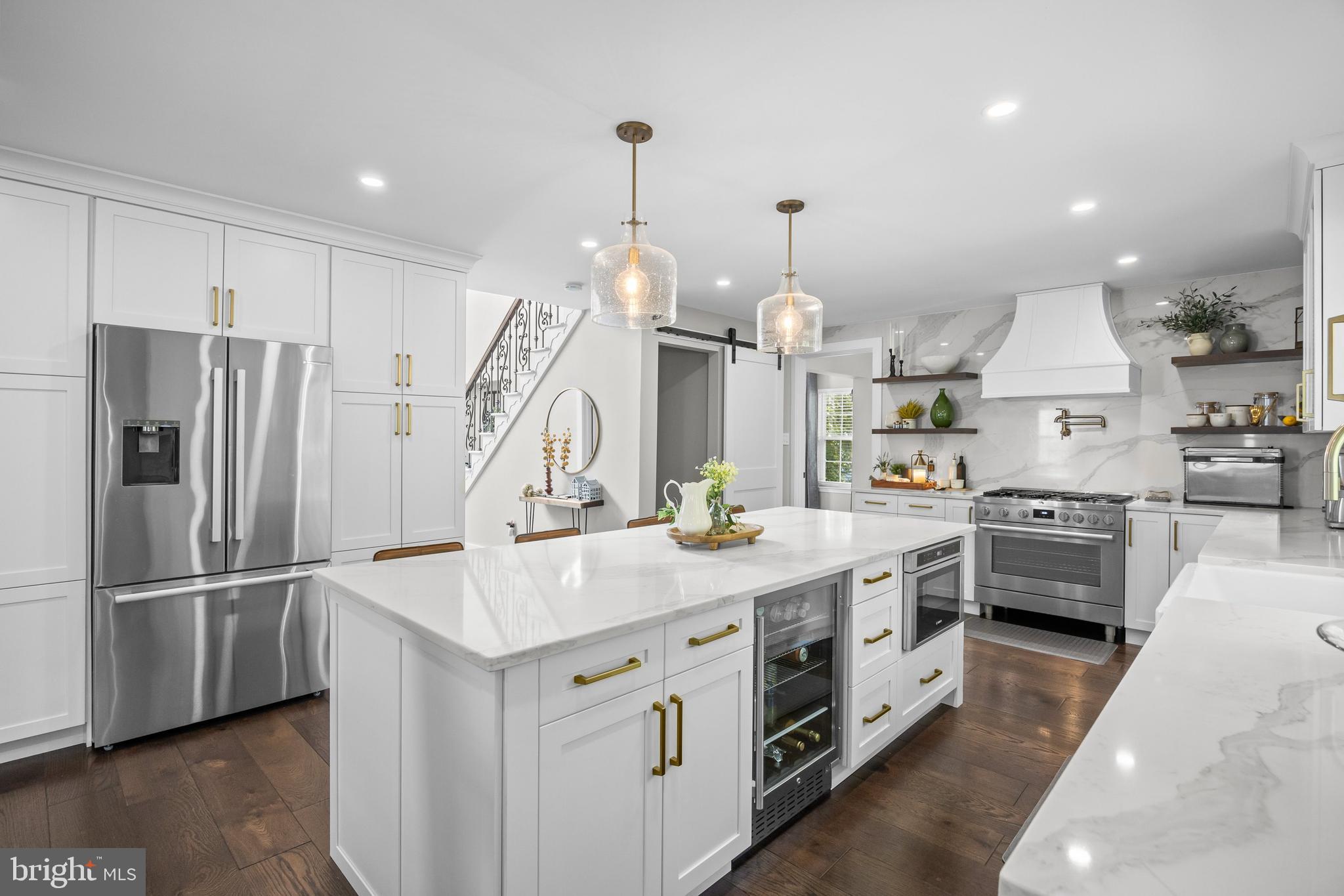 18 CARRIAGE DR.