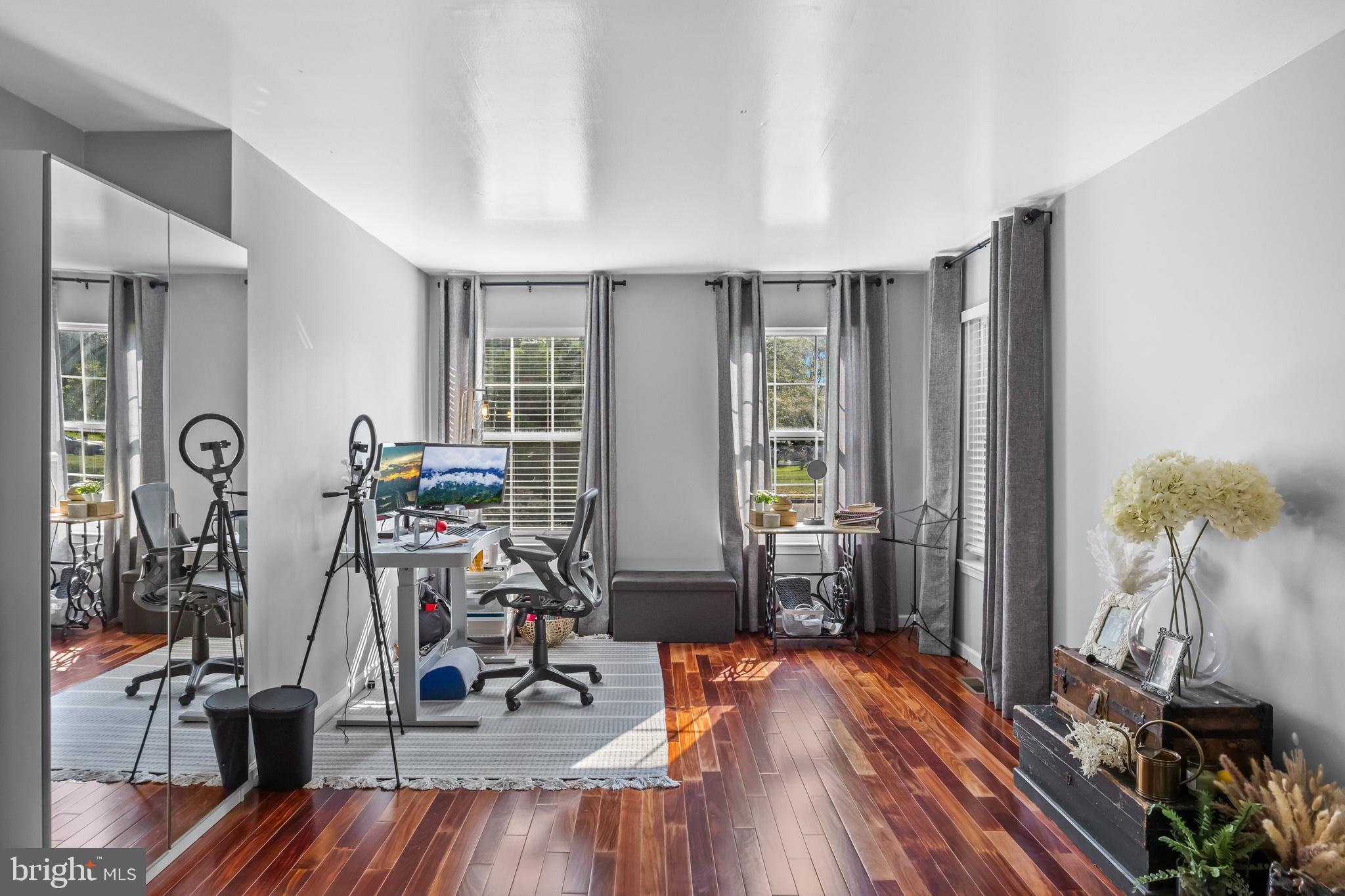 18 CARRIAGE DR.