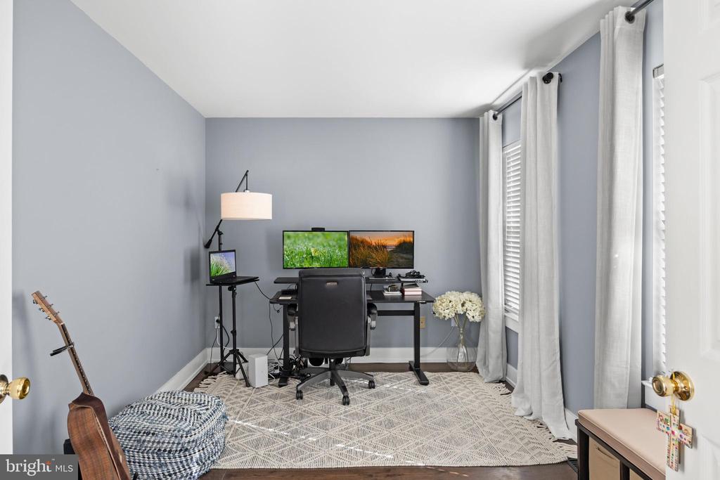 18 CARRIAGE DR.