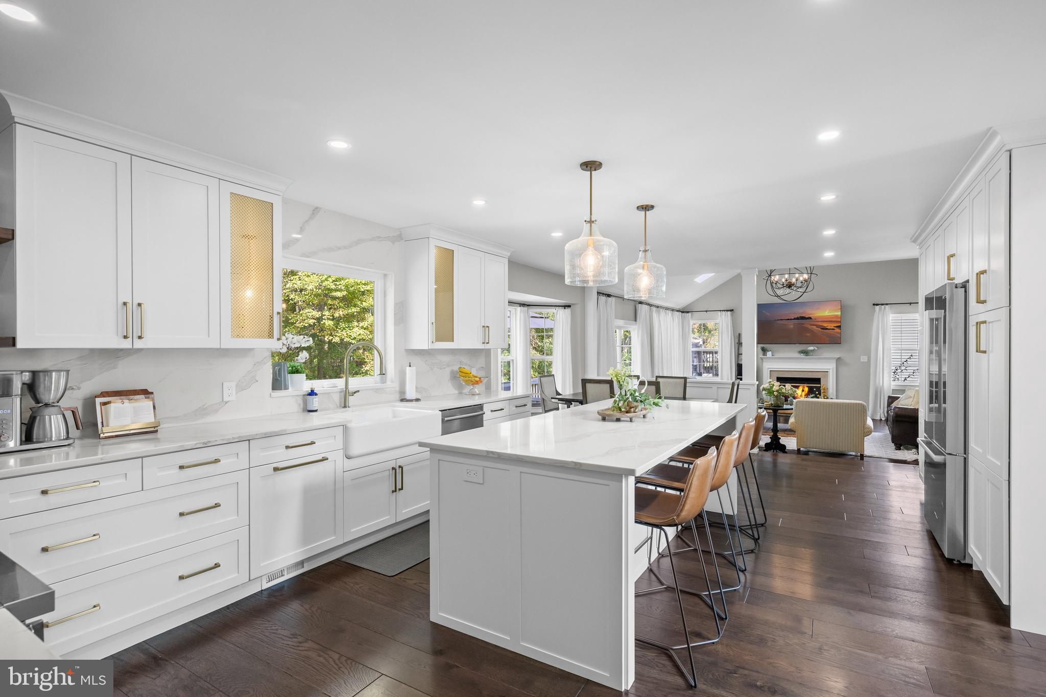 18 CARRIAGE DR.