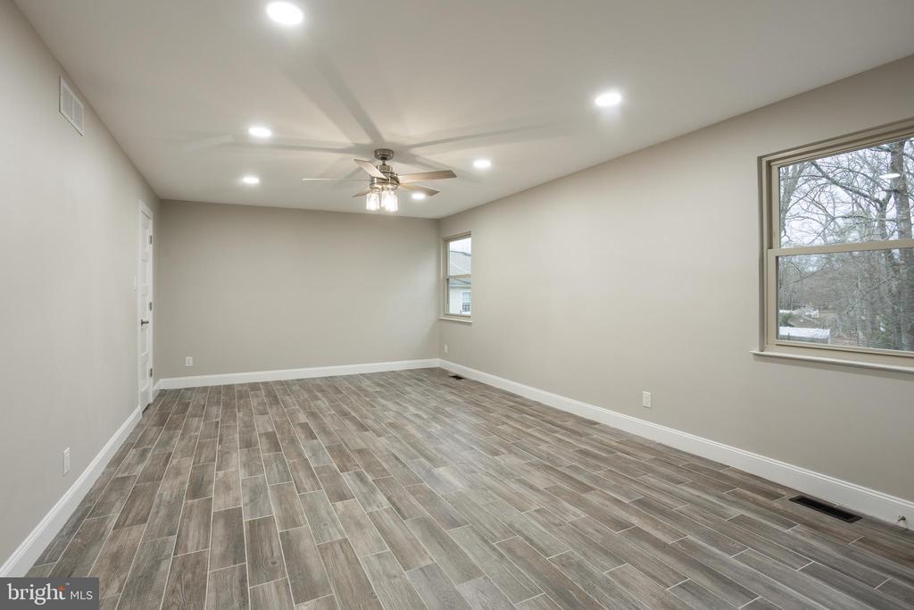 223 FOXWOOD LANE