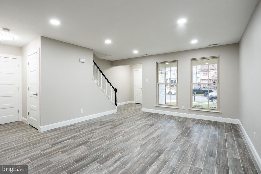 223 FOXWOOD LANE