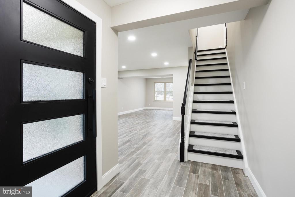 223 FOXWOOD LANE