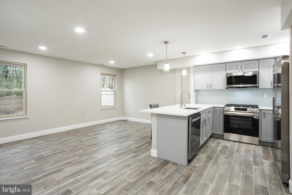 223 FOXWOOD LANE