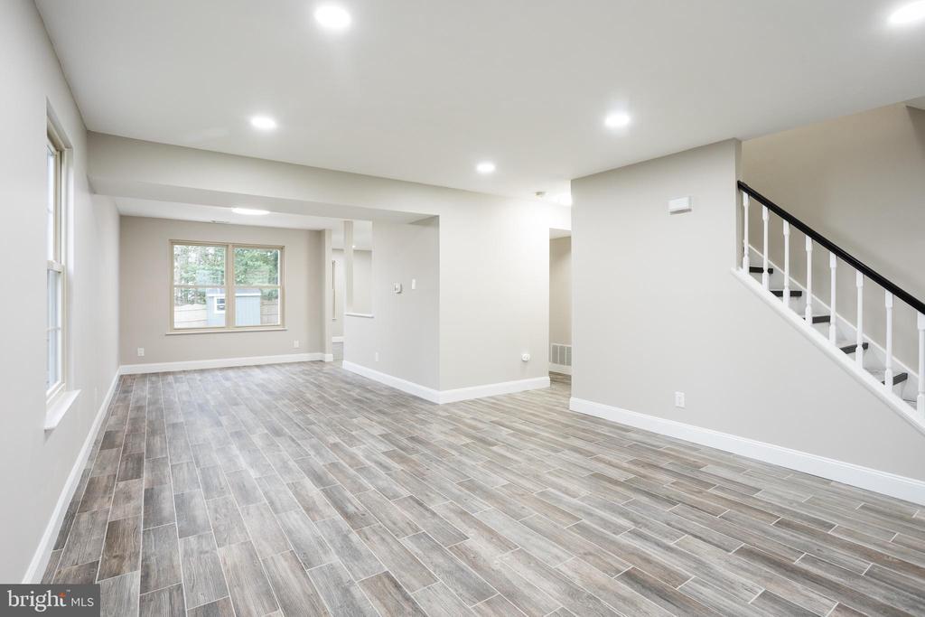 223 FOXWOOD LANE