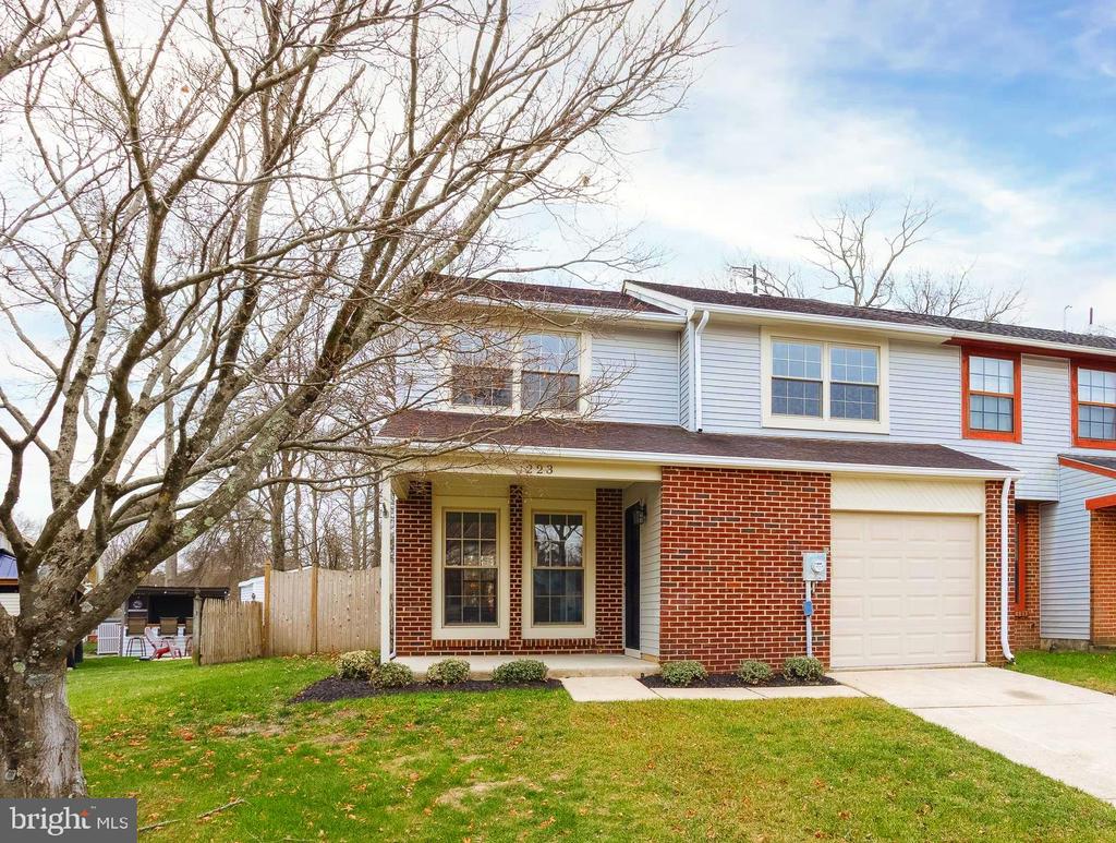 223 FOXWOOD LANE