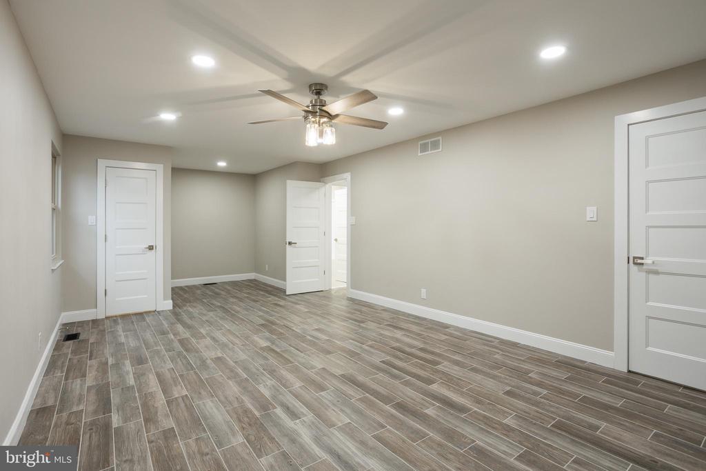 223 FOXWOOD LANE