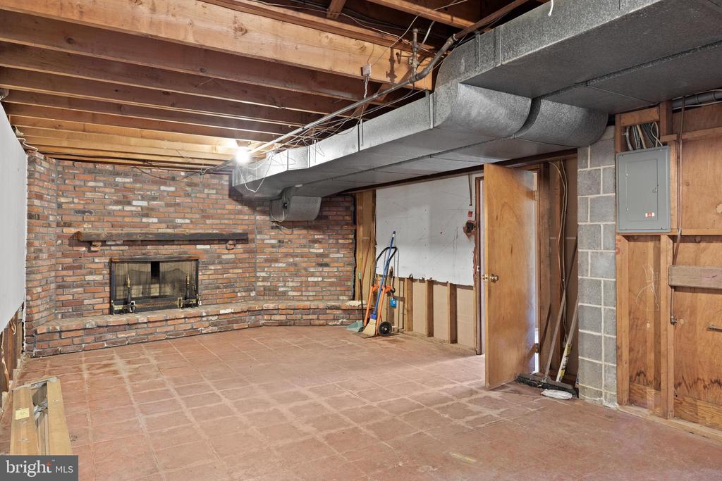 49 Clover Ave