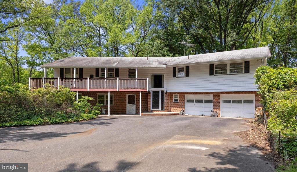49 Clover Ave