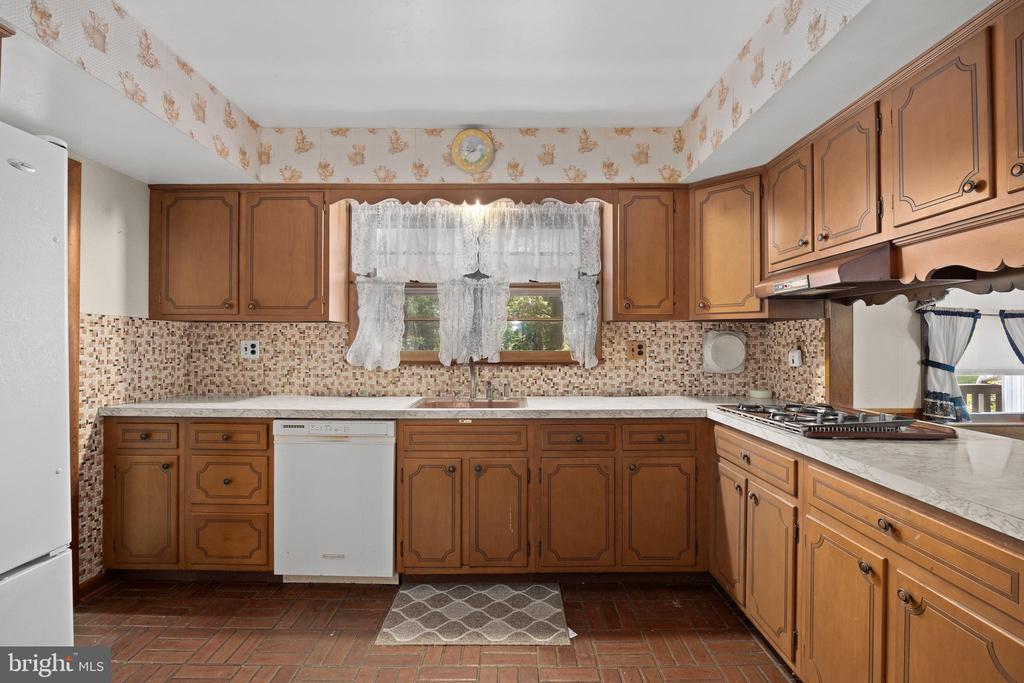 49 Clover Ave