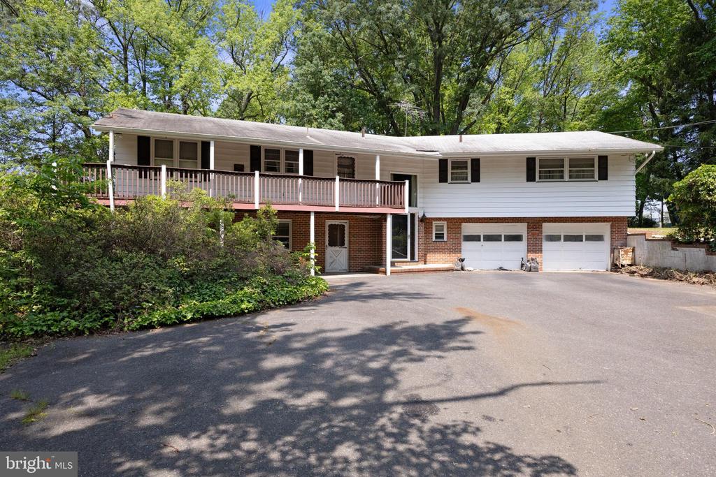 49 Clover Ave