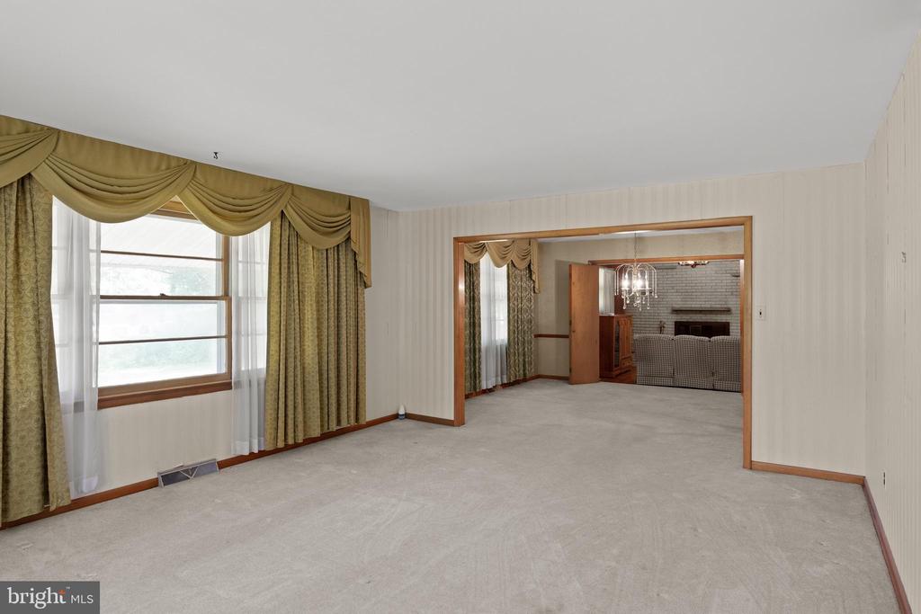 49 Clover Ave