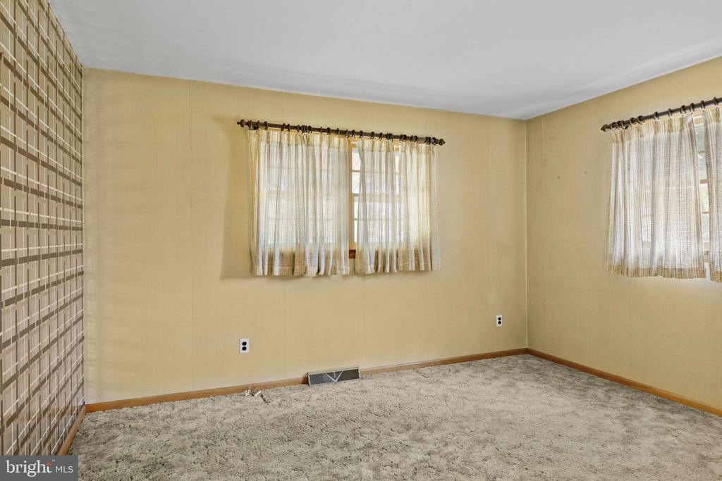 49 Clover Ave