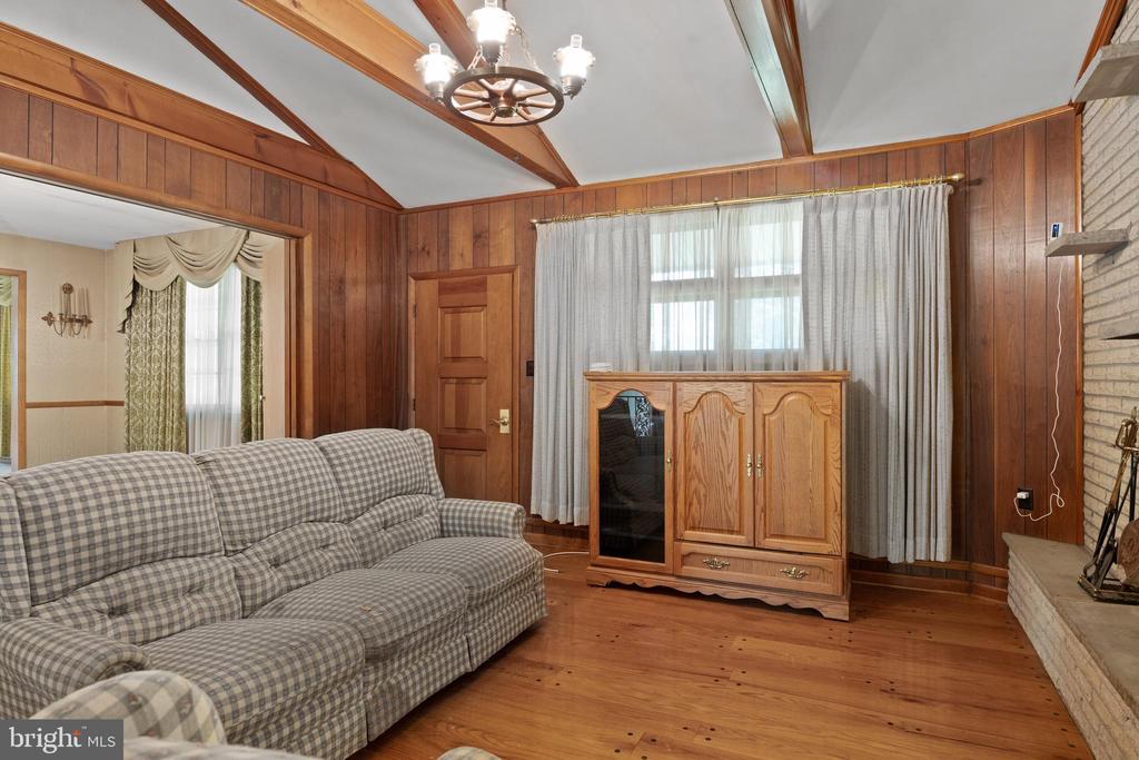 49 Clover Ave