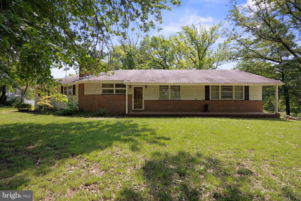 49 Clover Ave