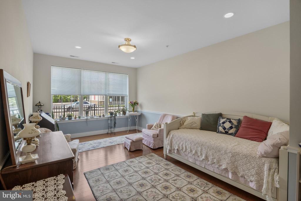 7330 Maple Ave #116