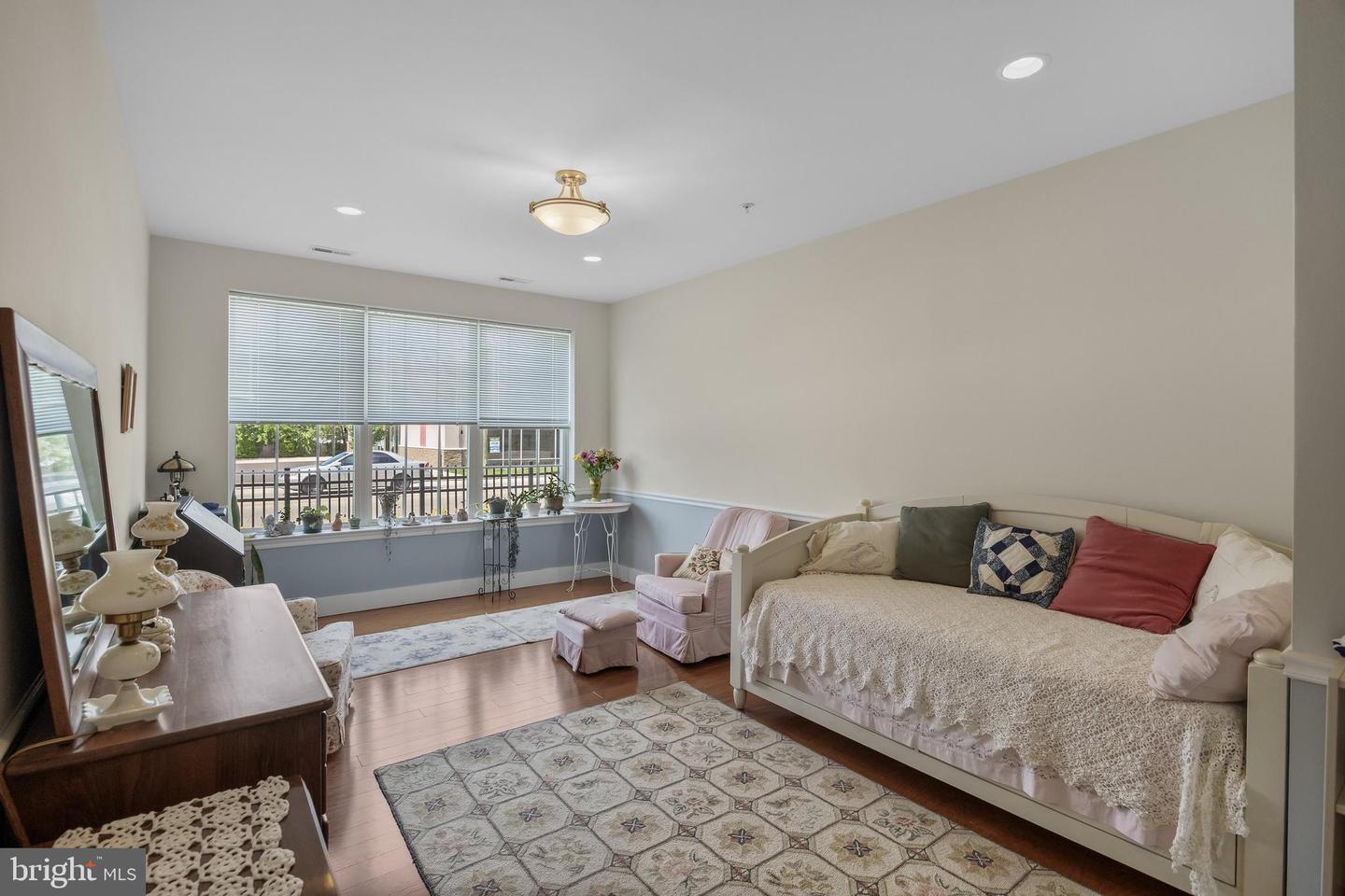 7330 Maple Ave #116