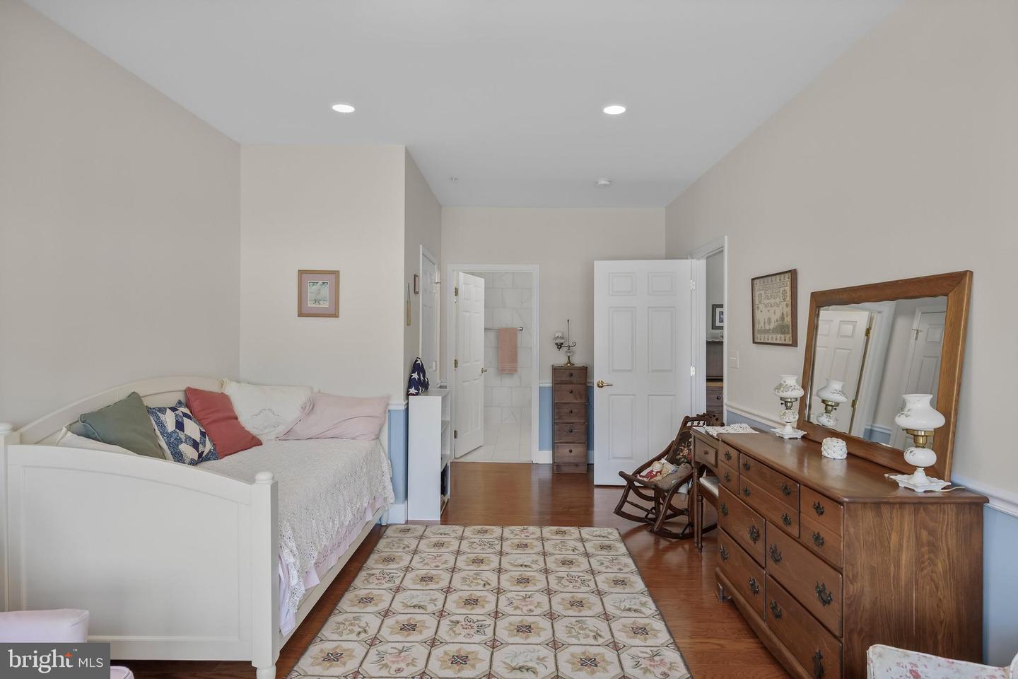 7330 Maple Ave #116
