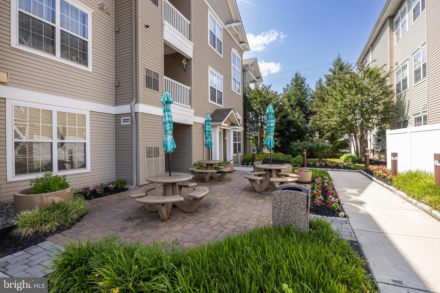 7330 Maple Ave #116