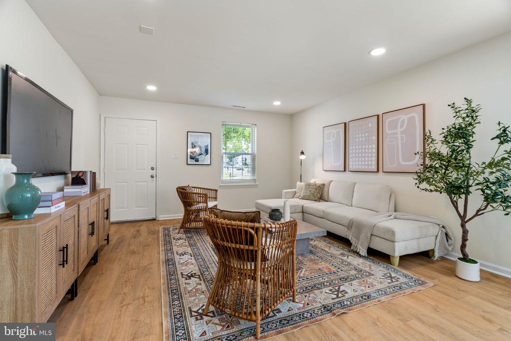 265 LAFAYETTE DRIVE