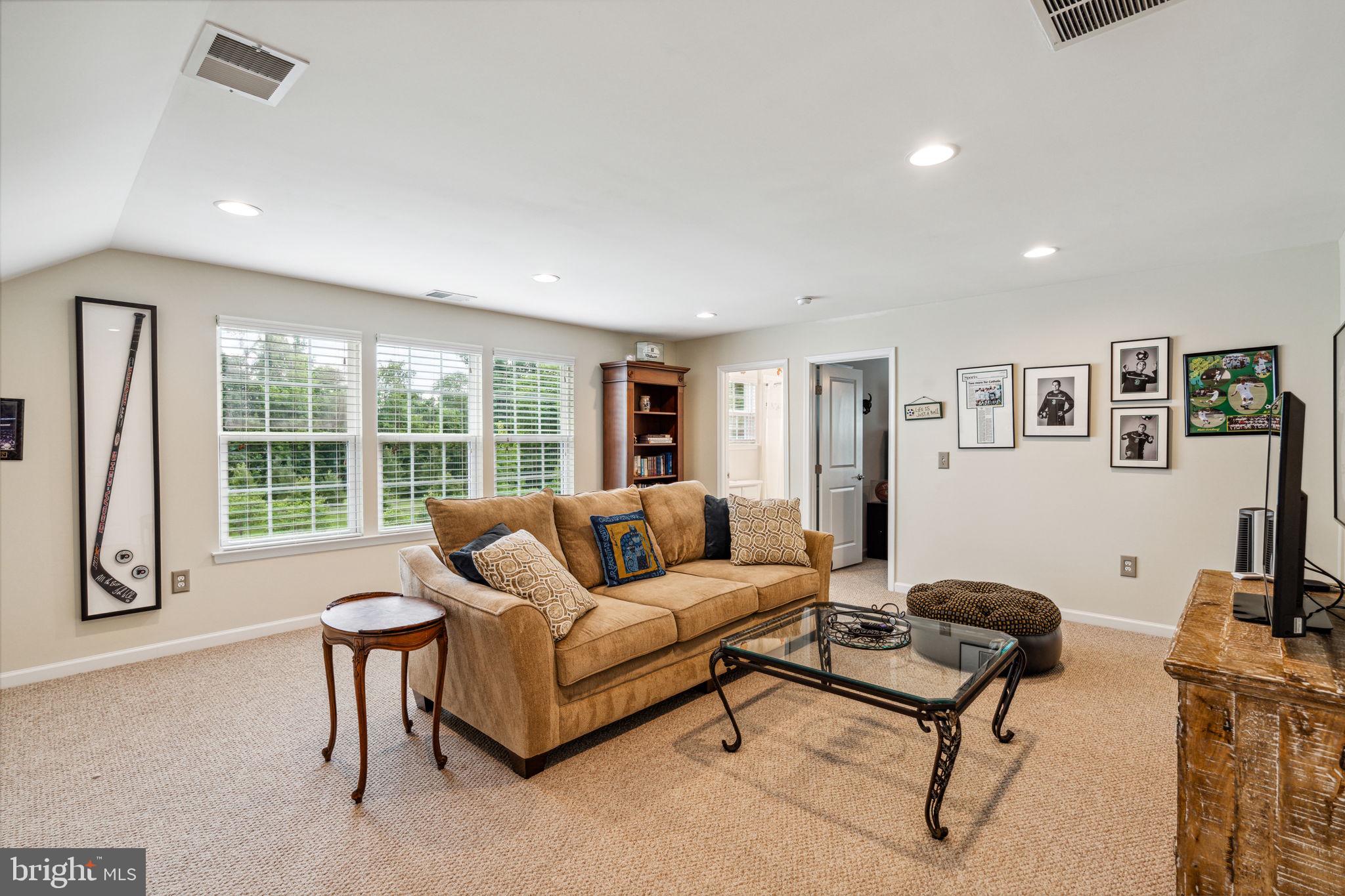 1133 LYNCH CIRCLE