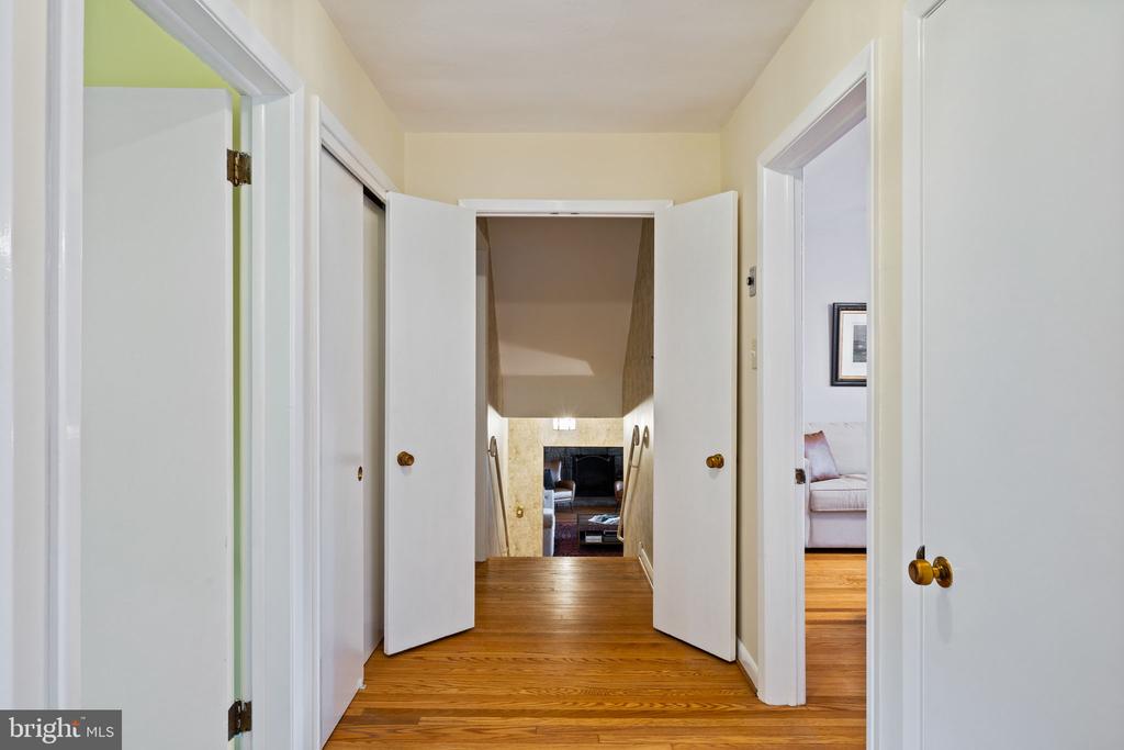 1014 TOWNSEND CIRCLE