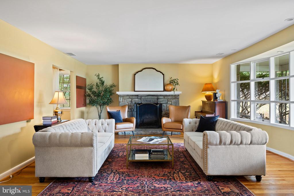 1014 TOWNSEND CIRCLE